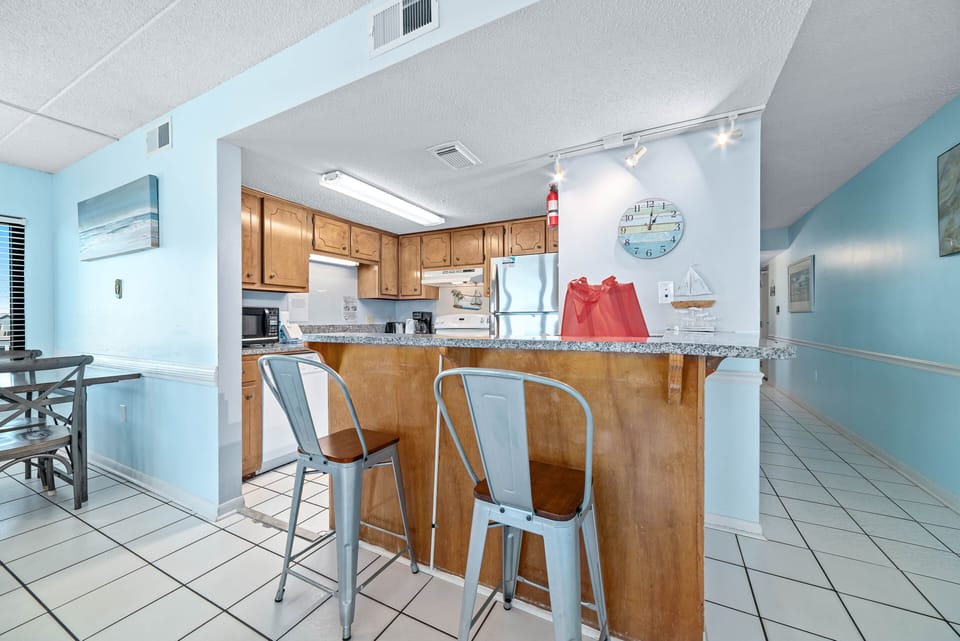 Breakfast bar and kitchen