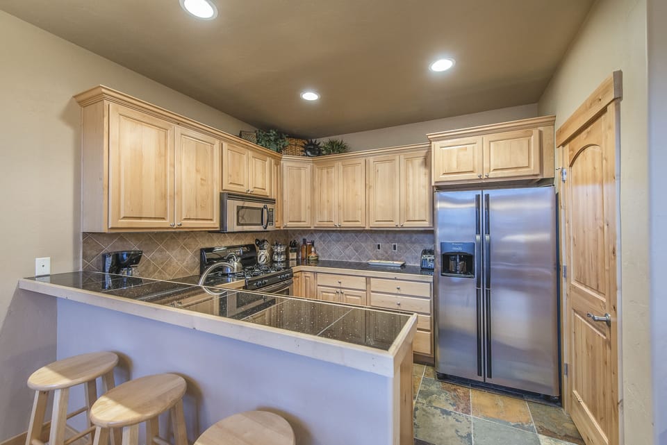 Kitchen - Additional seating at the kitchen island.
