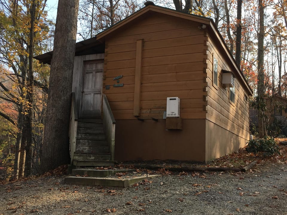 outside view of cabin