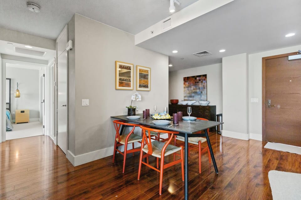 Dining Area - Dining room located adjacent to the kitchen and living room.