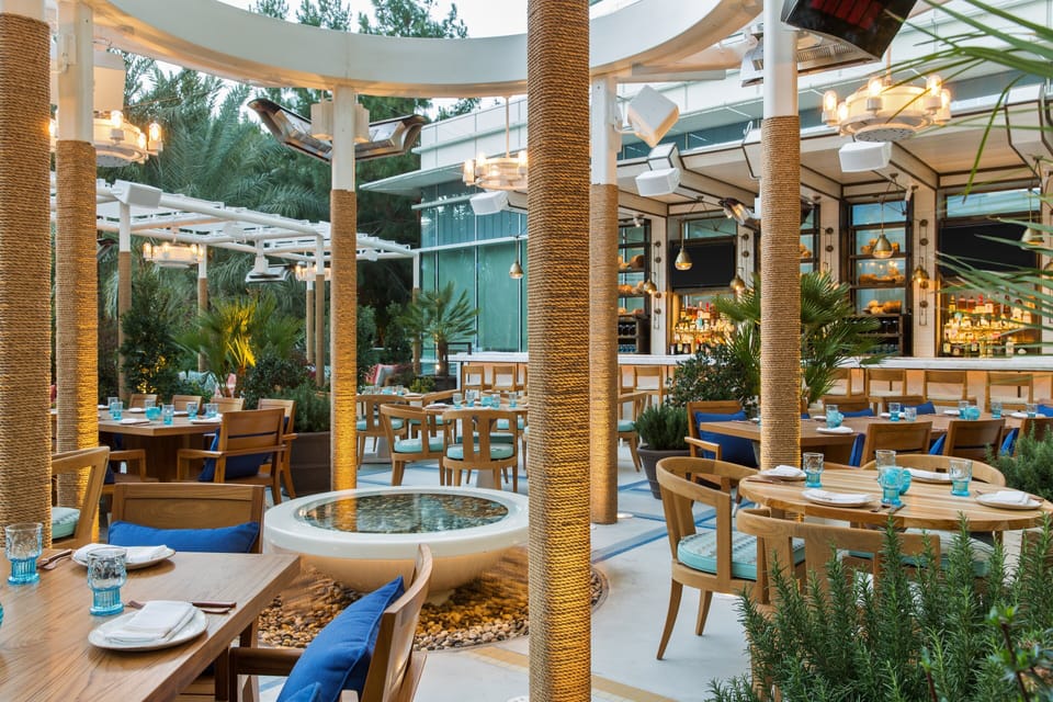 14 restaurants; breakfast, lunch, dinner, and brunch served