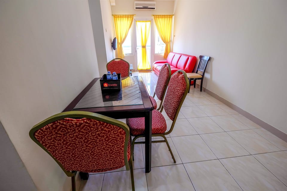 Standard Apartment, 2 Bedrooms | In-room dining