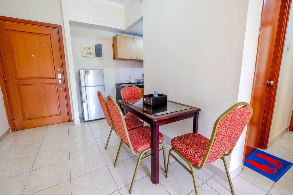 Standard Apartment, 2 Bedrooms | In-room dining