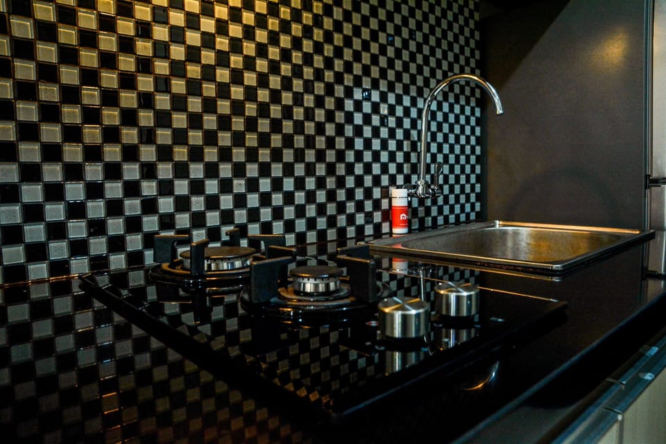 Studio | Private kitchenette | Fridge, stovetop, rice cooker, cookware/dishes/utensils