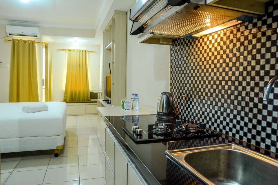 Studio | Private kitchenette | Fridge, stovetop, rice cooker, cookware/dishes/utensils