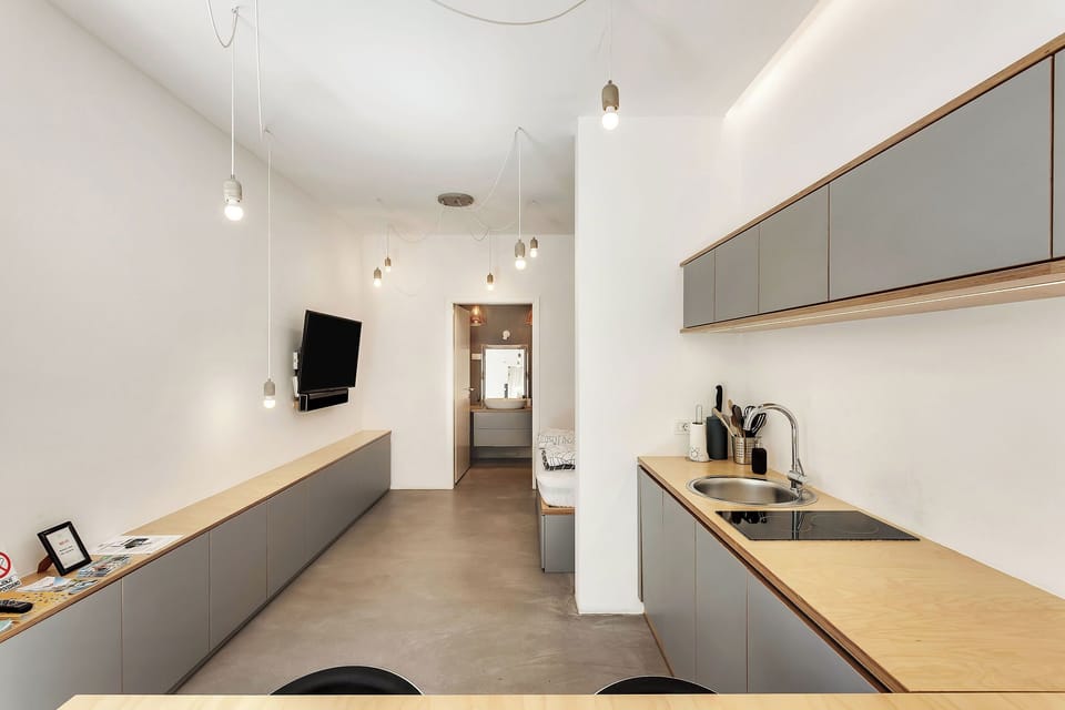 Studio 2 | Living area | 49-inch flat-screen TV with cable channels, LCD TV