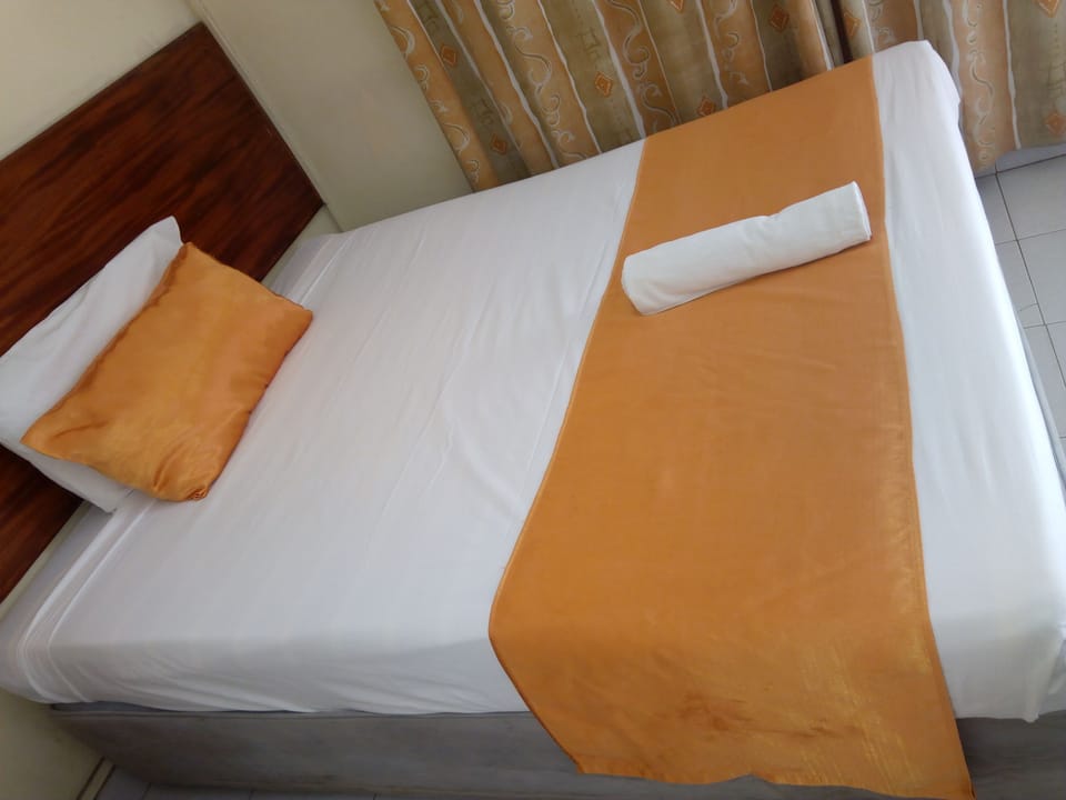 Standard Double Room | Desk, iron/ironing board, free WiFi, bed sheets