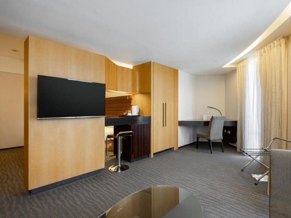Panoramic Suite | In-room dining