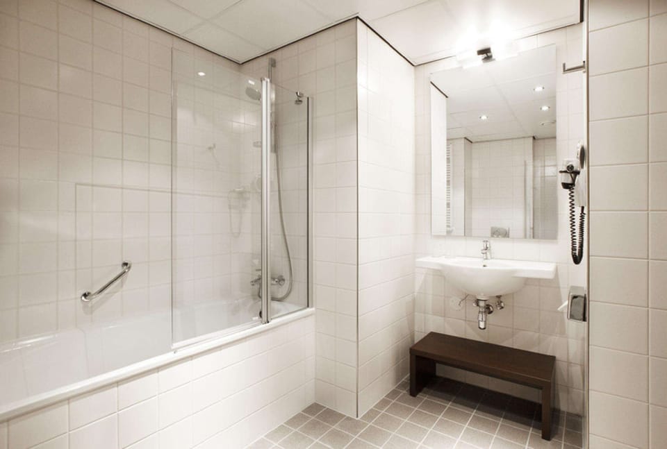 Combined shower/tub, eco-friendly toiletries, hair dryer, bathrobes
