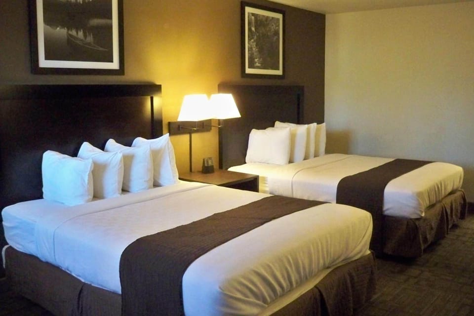 Individually decorated, blackout drapes, free WiFi, bed sheets