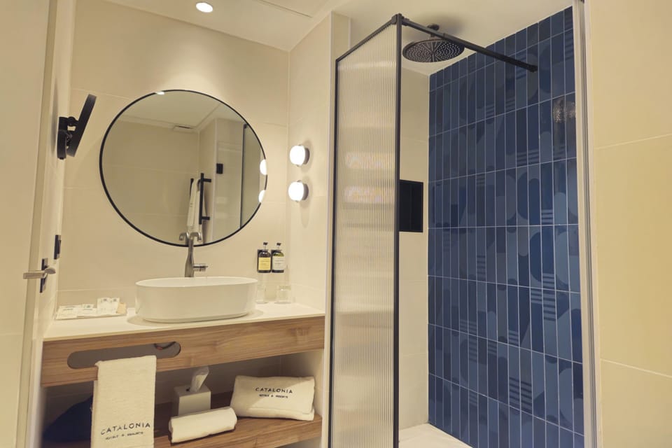Eco-friendly toiletries, hair dryer, bidet, towels