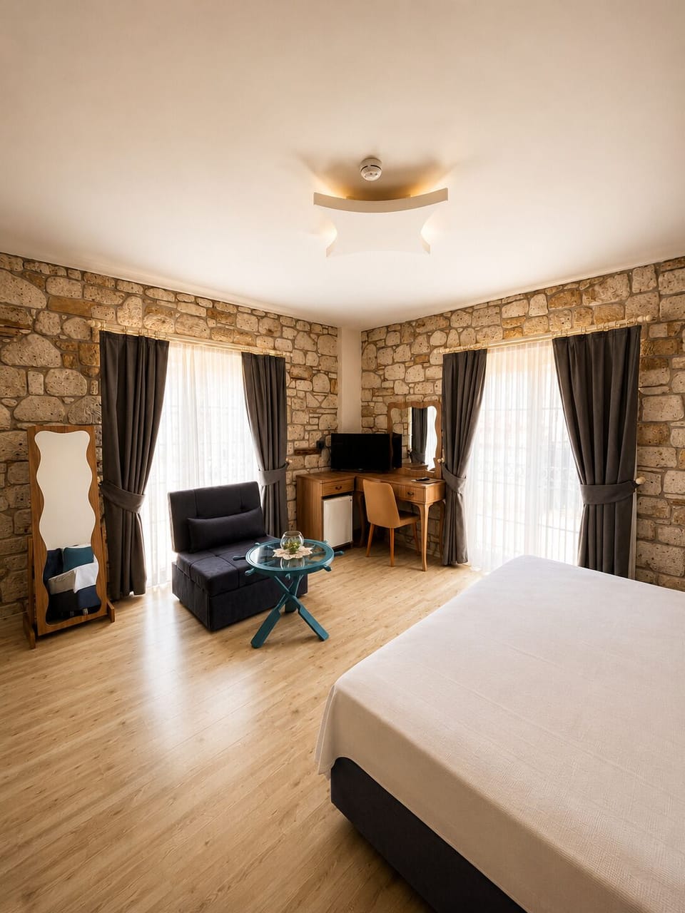 Deluxe Double Room | Premium bedding, desk, laptop workspace, blackout drapes