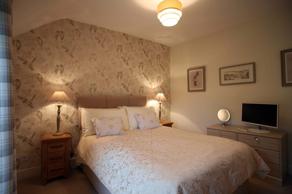 Double Room, Private Bathroom | Free WiFi, bed sheets