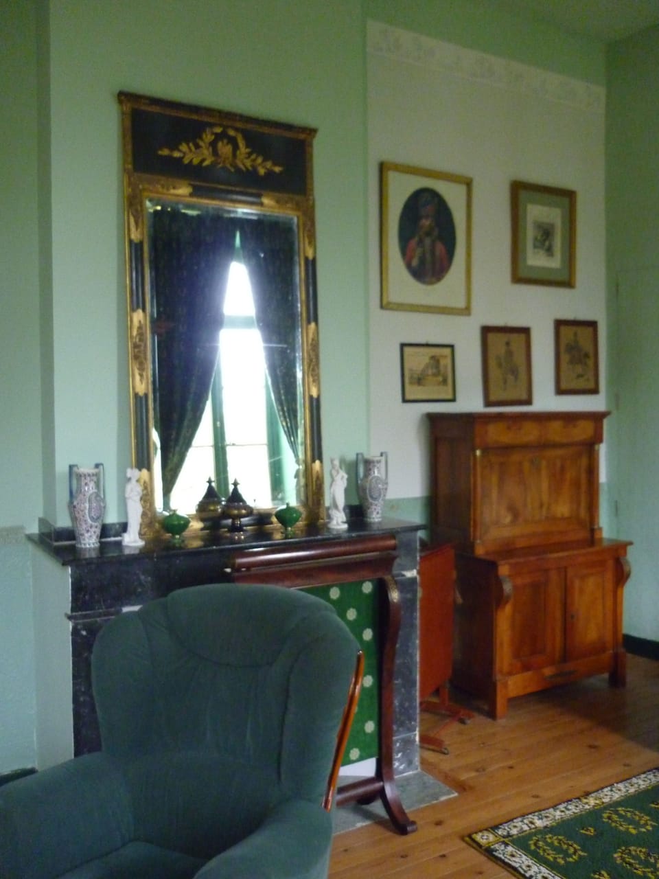 Suite (Compans) | Individually decorated, individually furnished, desk, blackout drapes