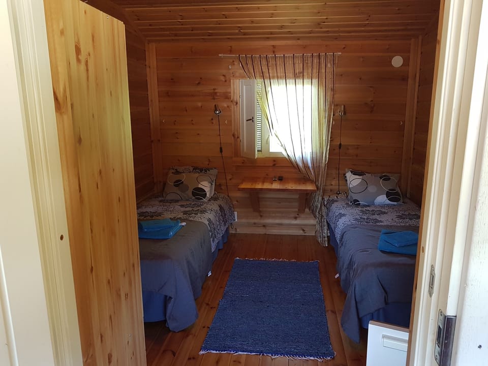 Economy Twin Room, 1 Bedroom | Desk, free WiFi