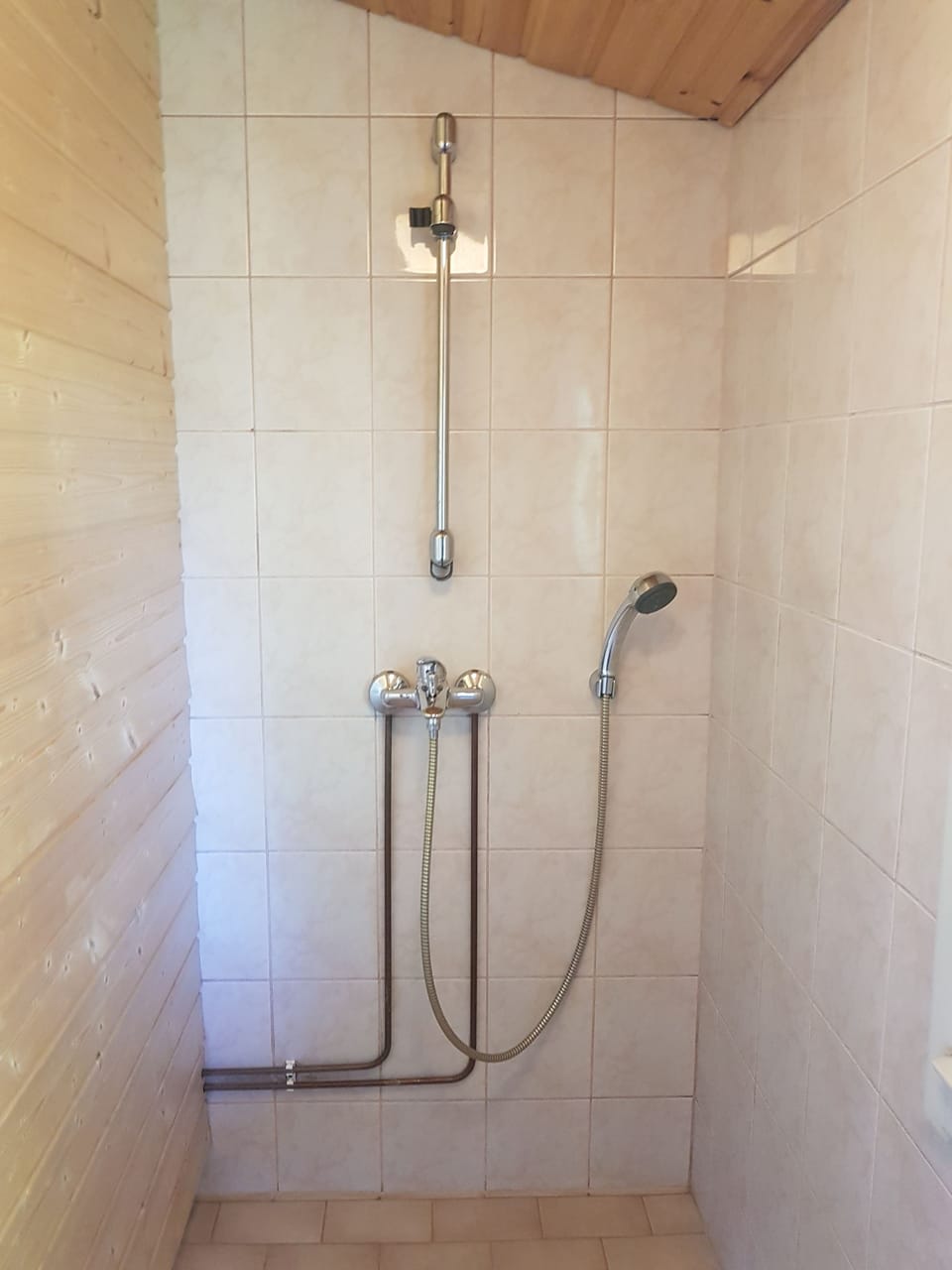 Economy Twin Room, 1 Bedroom | Bathroom shower