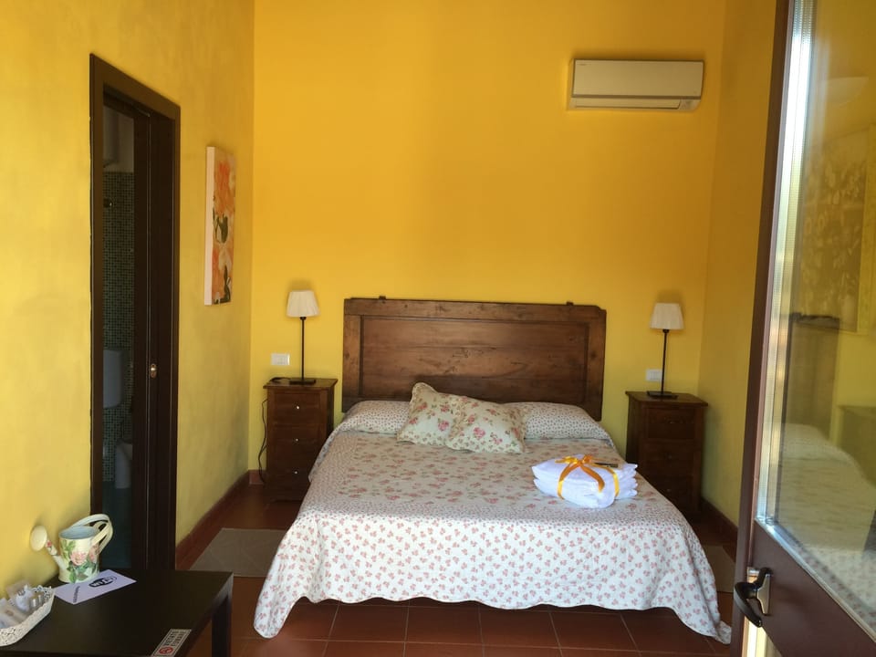 Desk, blackout drapes, free WiFi, bed sheets