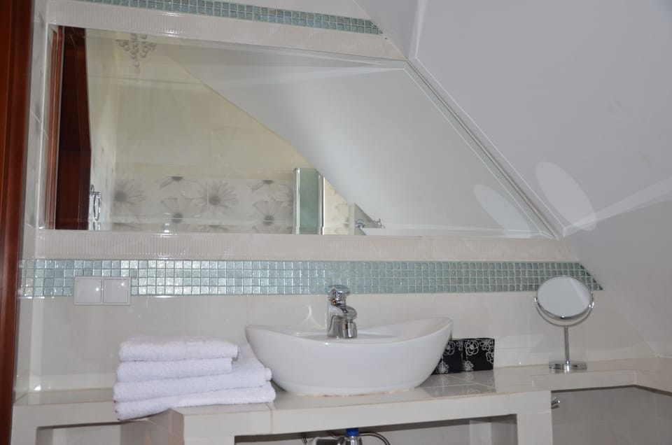 Apartment (Magdalena) | Bathroom | Hair dryer, towels