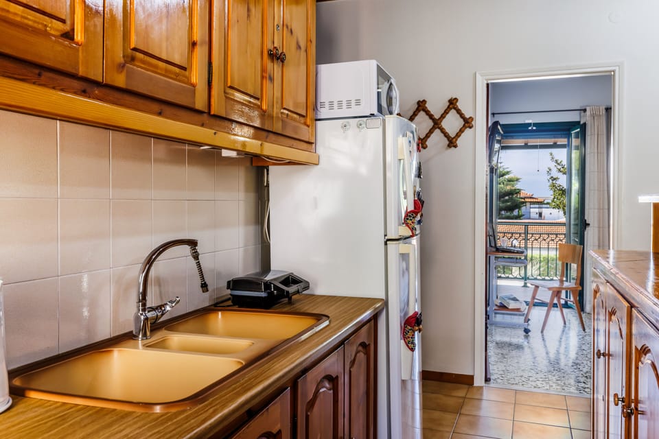 Family Villa, Partial Sea View | Shared kitchen | Full-size fridge, microwave, oven, stovetop