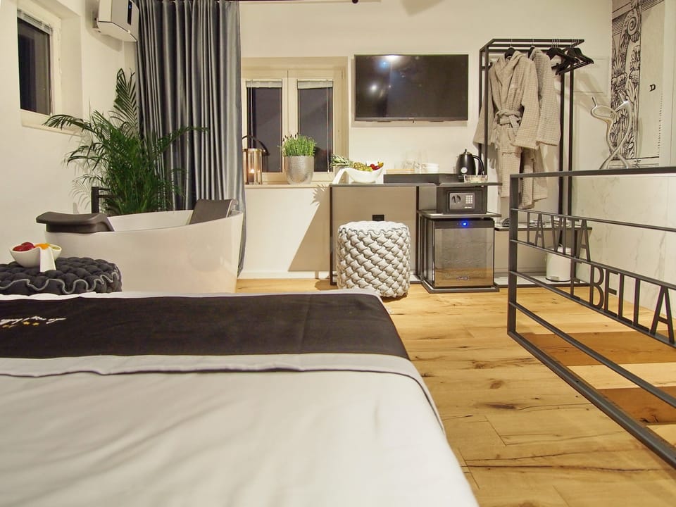 Romantic Double Room, City View | Premium bedding, in-room safe, individually decorated