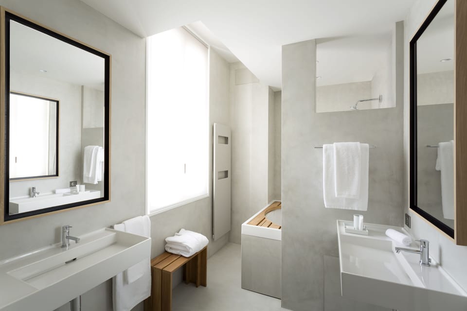 Suite (Tabernolles) | Minibar, individually decorated, individually furnished, desk