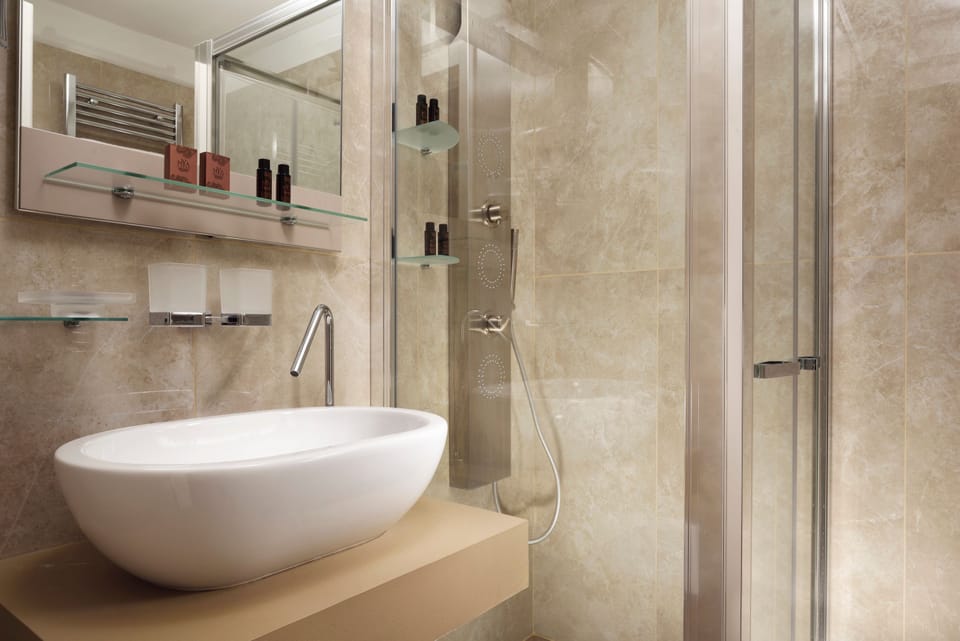 Shower, hair dryer, bathrobes, slippers