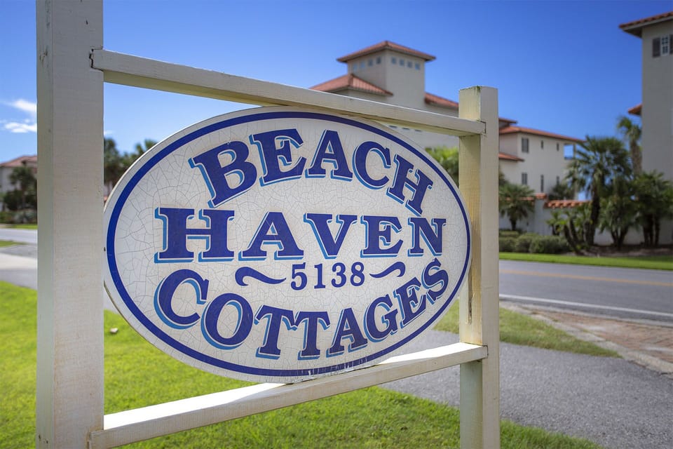 Beach-Haven-Cottages-Sign