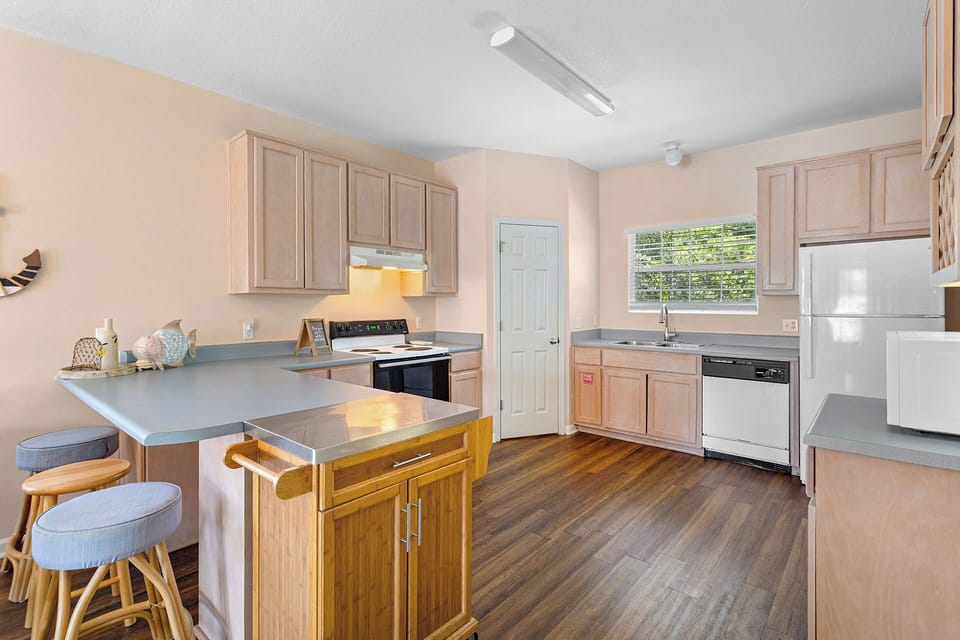 310 Legends Kitchen 2