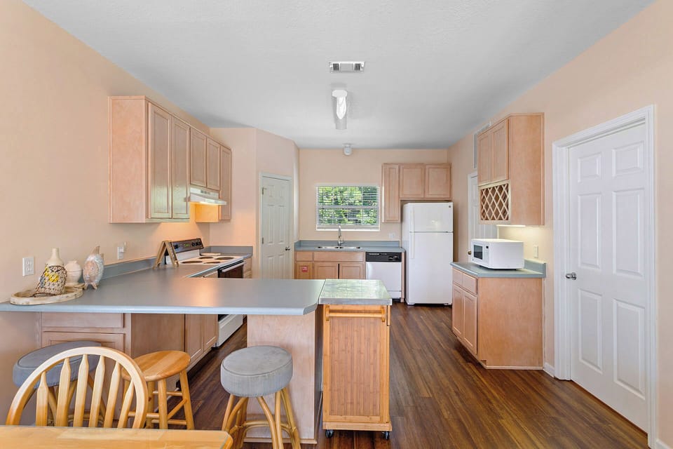 310 Legends Kitchen 1