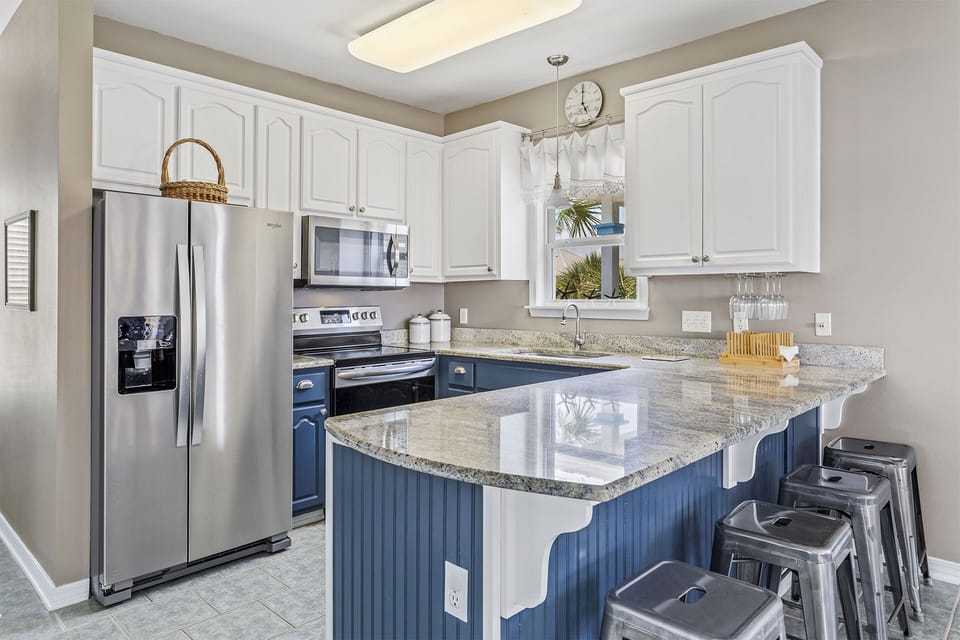 22-Skinny-Dippin-Kitchen