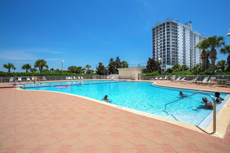 Ariel Dunes I Pool Alt