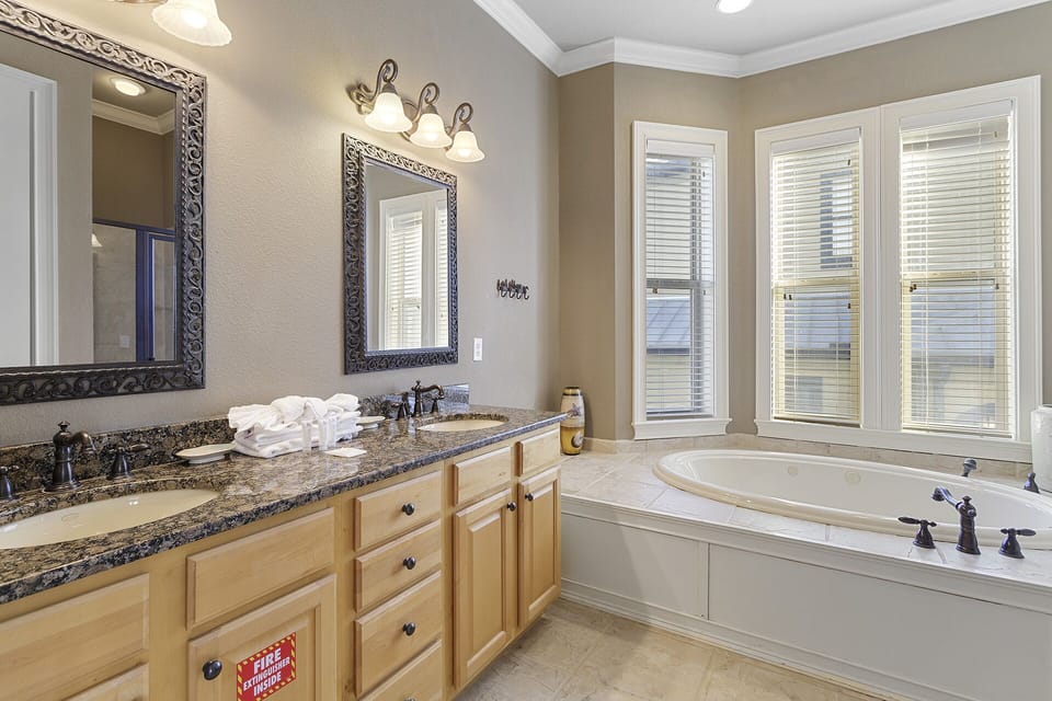 23-Whitesand-Primary-Bath