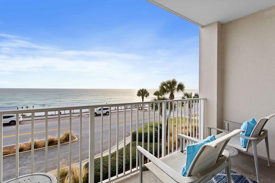 23-Majestic-Sun-208B-Balcony-Alt
