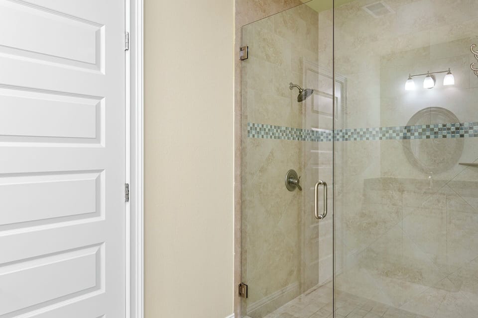 Puesta Del Sol Master Bathroom Alt