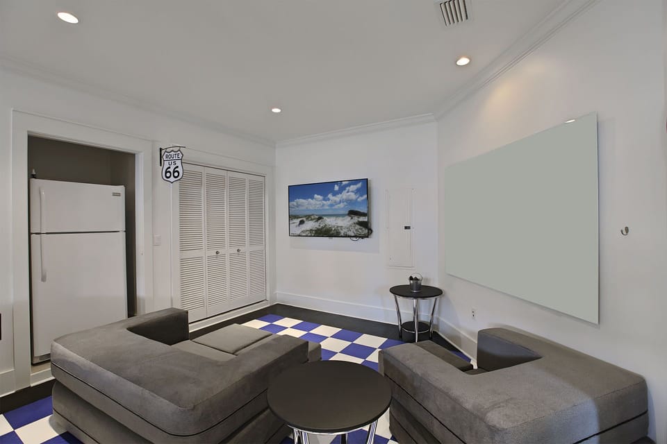 21-A-Beachy-Blast-Game-Room-Alt
