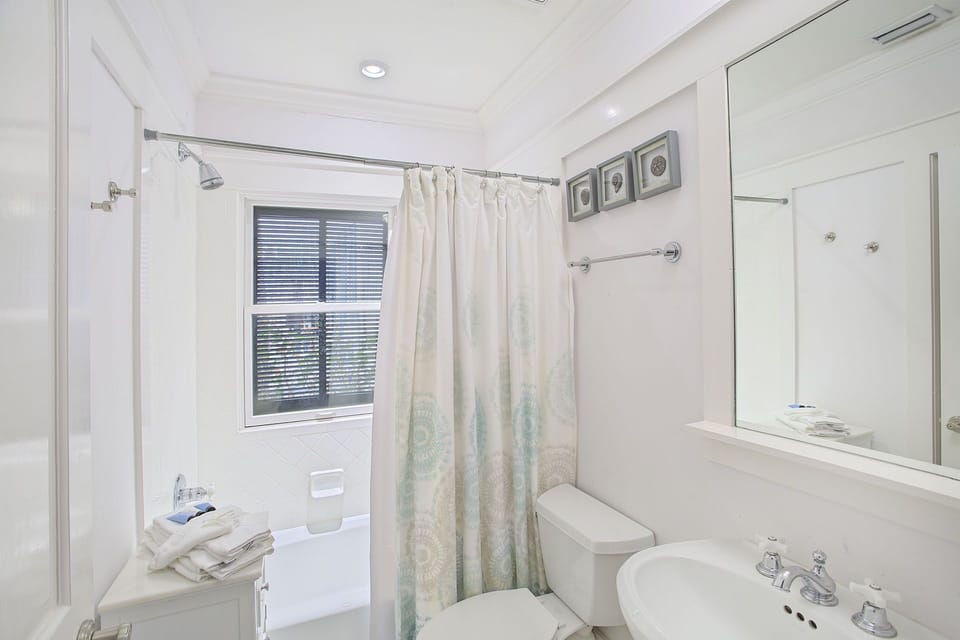 21-A-Beachy-Blast-Bathroom-2