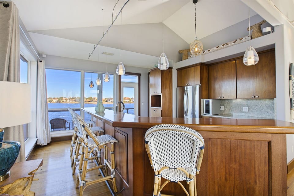 20-All-About-The-View-Kitchen-Alt