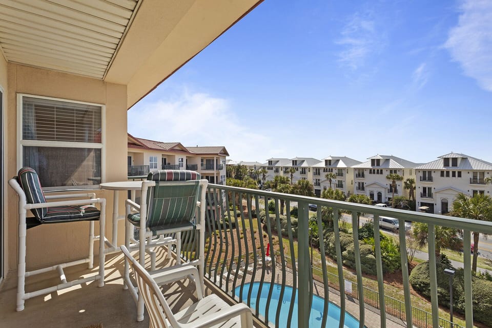 24-Emerald-Waters-404-Balcony-Alt