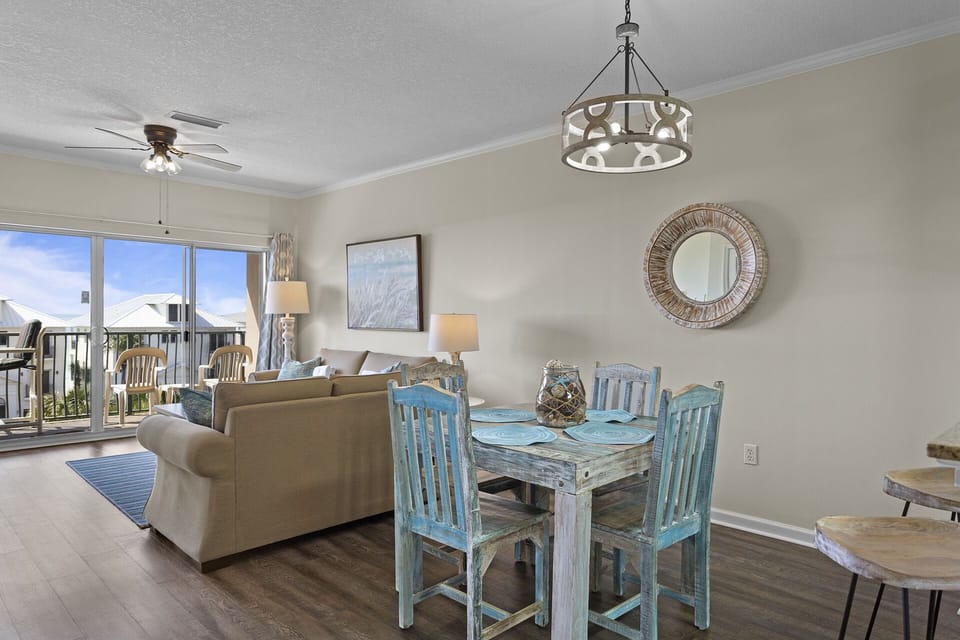 24-Emerald-Waters-404-Dining