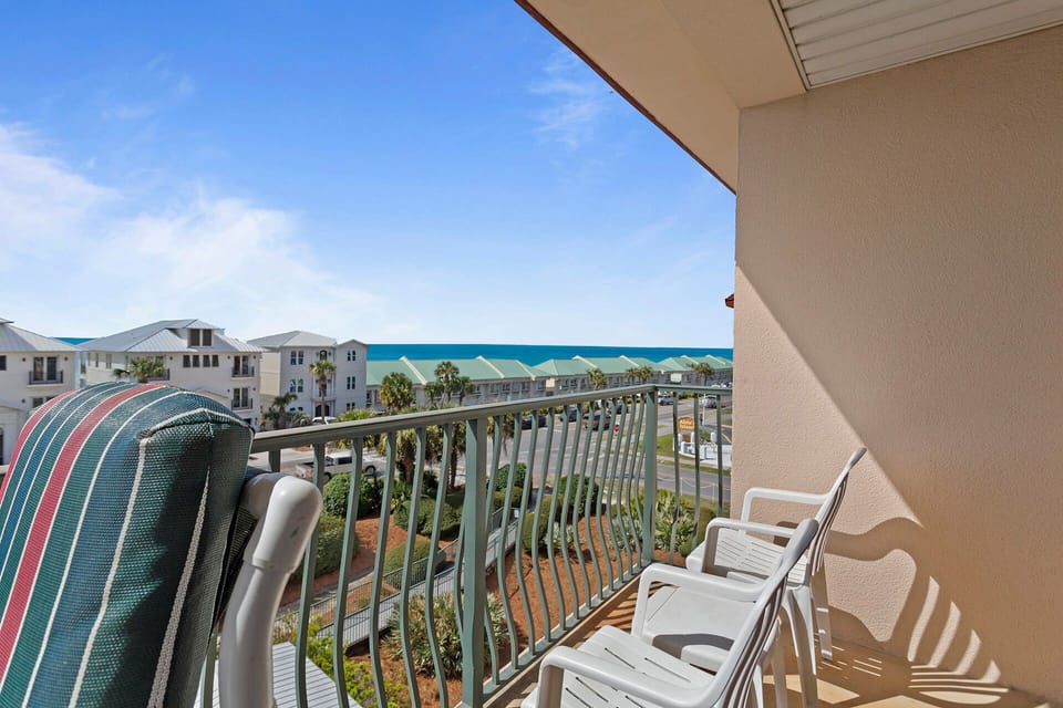 24-Emerald-Waters-404-Balcony