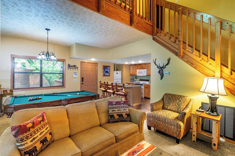 Gatlinburg Cabin Rentals Honeymoon Hills Creekside Cabin Pool Table