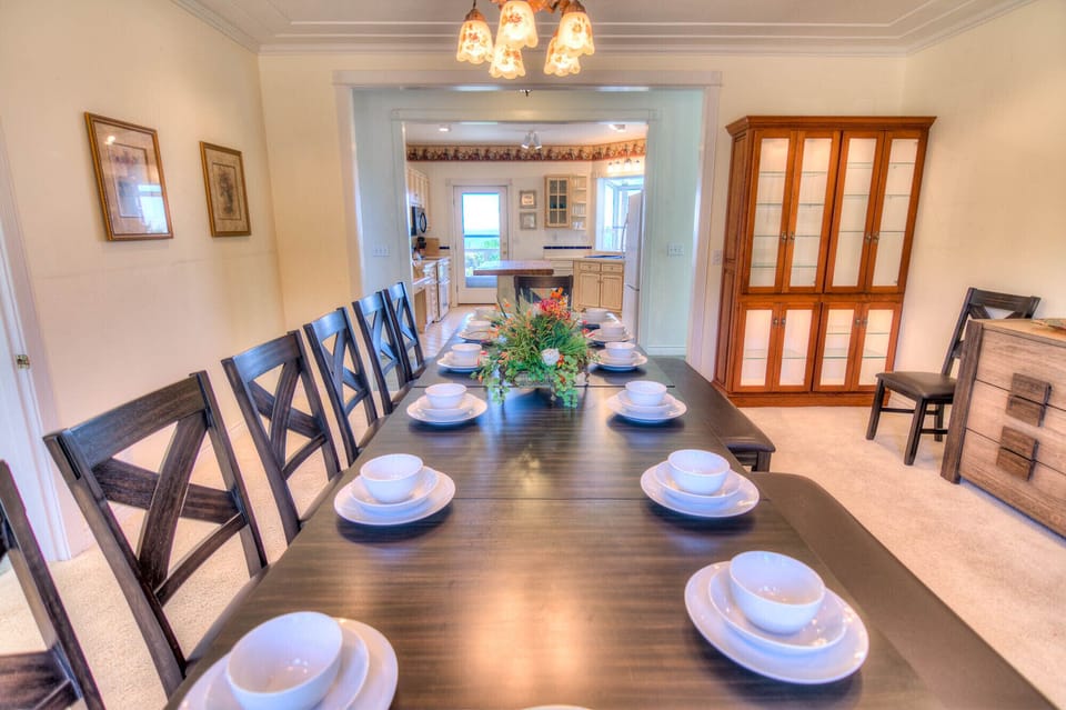 Large dining table perfect for those group meals.