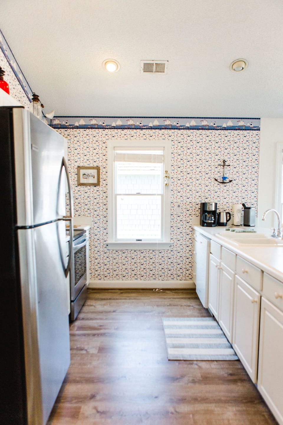 Nicely stocked kitchen with everything you need