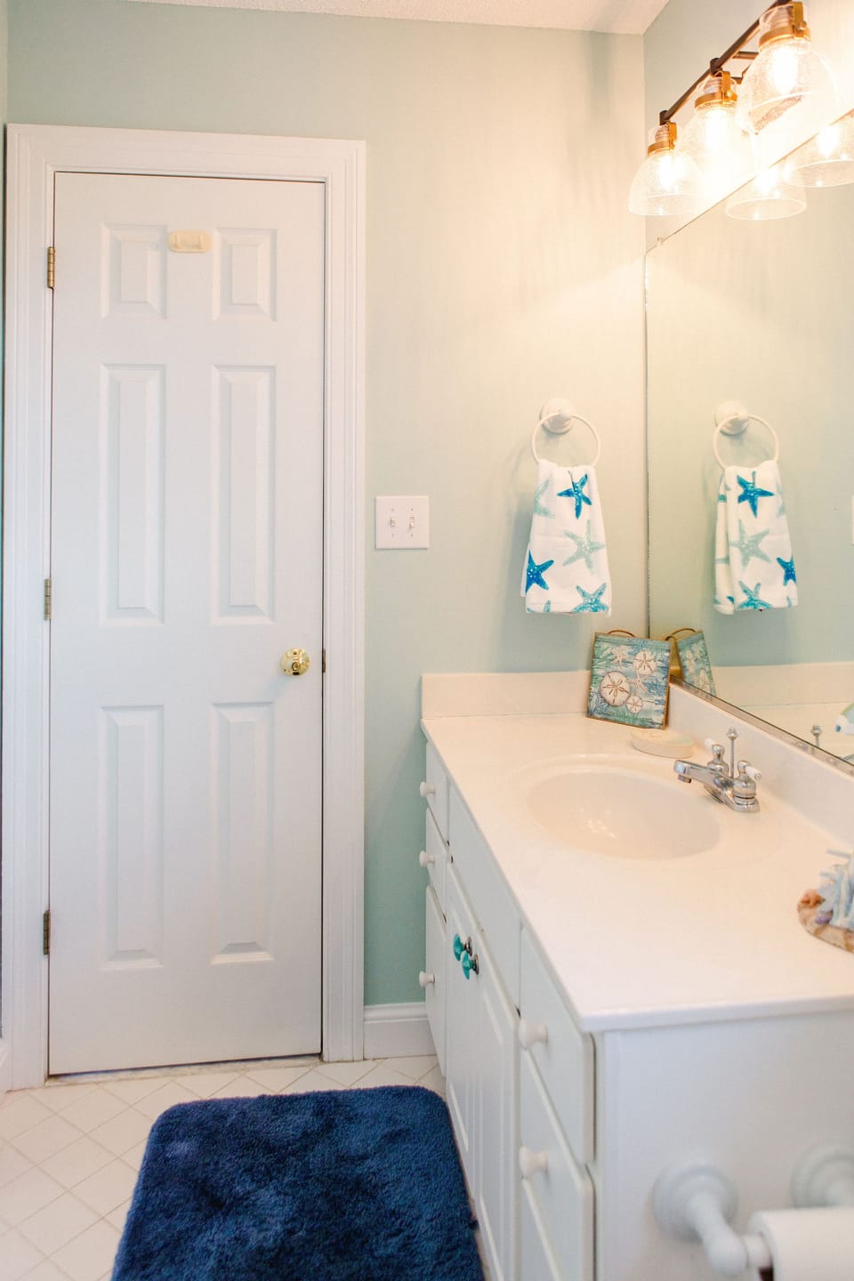 Upstairs full bathroom