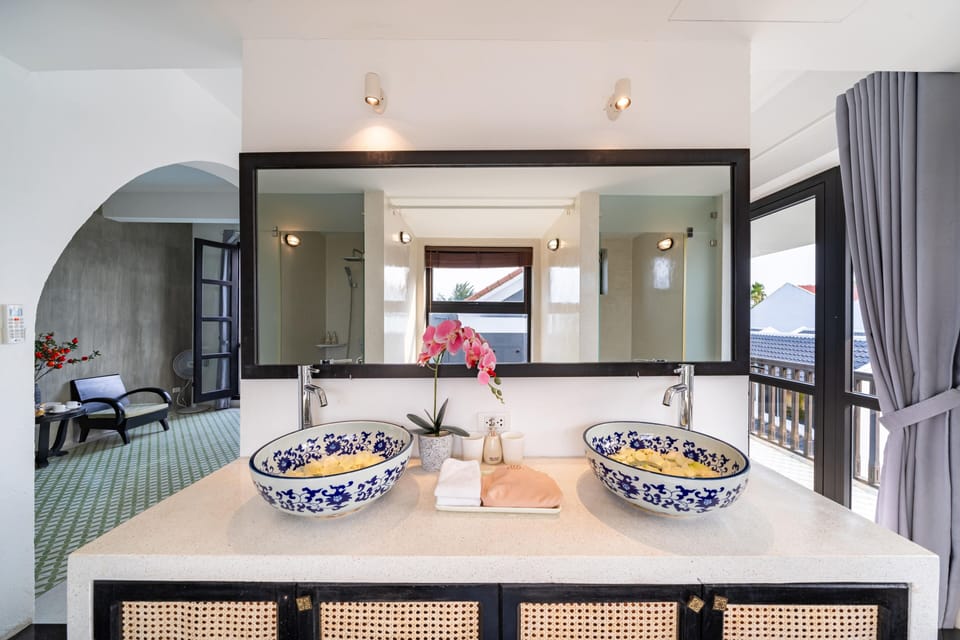Deluxe Double Room, Balcony | Bathroom | Separate tub and shower, deep soaking tub, free toiletries, hair dryer