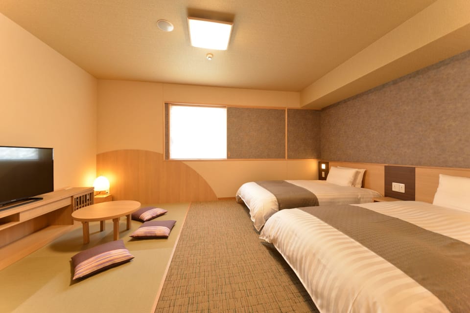 In-room safe, desk, WiFi (free)