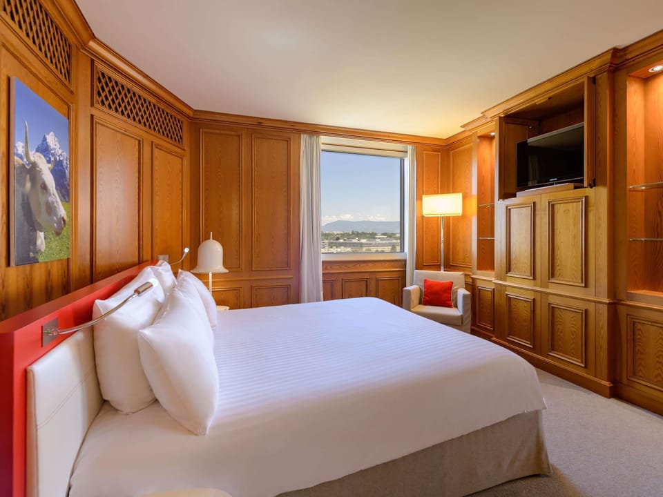Suite, 1 Bedroom (Swiss) | Premium bedding, minibar, in-room safe, desk