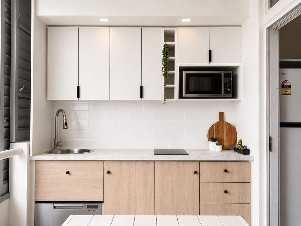 Club Family Apartment | Private kitchen | Fridge, microwave, stovetop, coffee/tea maker