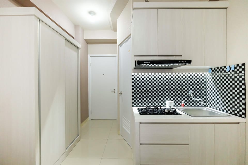 Studio | Private kitchenette | Fridge, stovetop, rice cooker, cookware/dishes/utensils