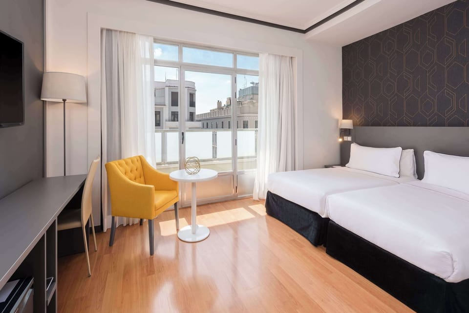 Standard Room with Views | Minibar, in-room safe, desk, blackout drapes
